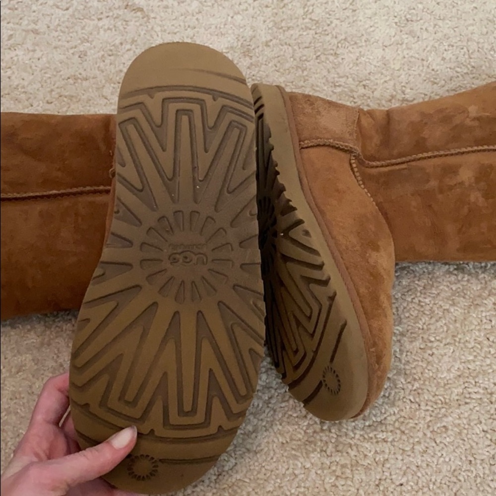 UGGS - Picture 5 of 5